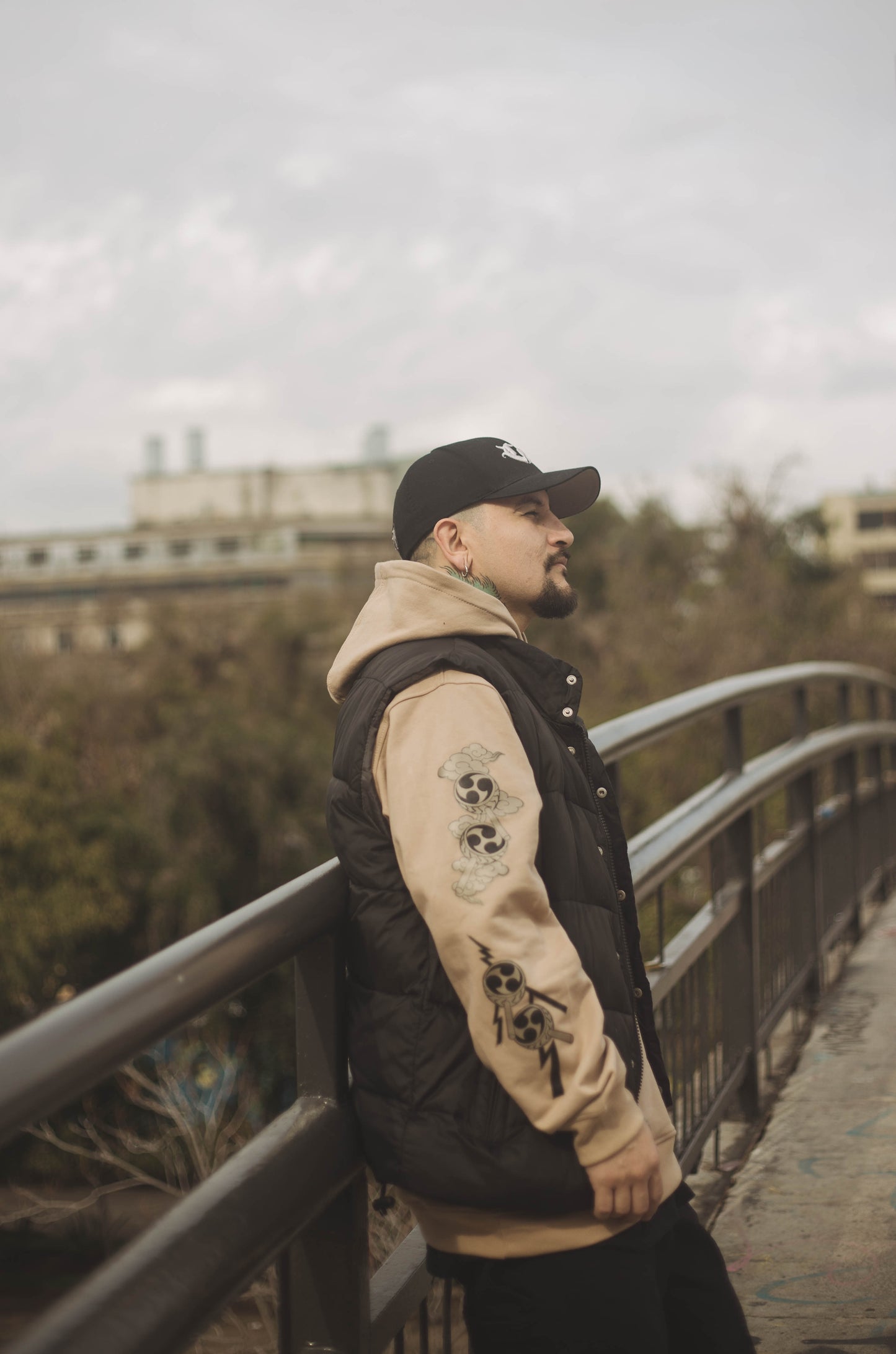 RAIJIN & FUJIN trishula colab Hoodie Beige ( límited)