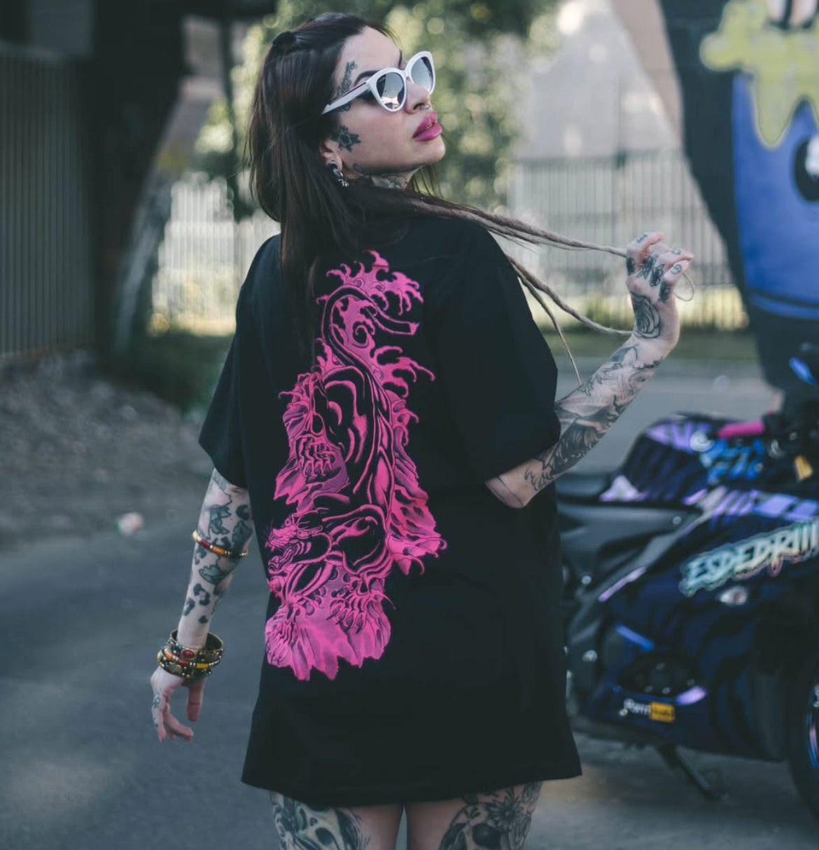 PANTERA ROSA / colab con Todoenllamastattoing ( CDMX) polera negra