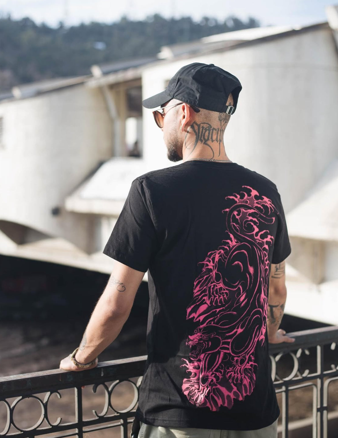 PANTERA ROSA / colab con Todoenllamastattoing ( CDMX) polera negra
